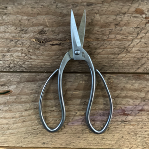 What material should my flower scissors/snips be made of?